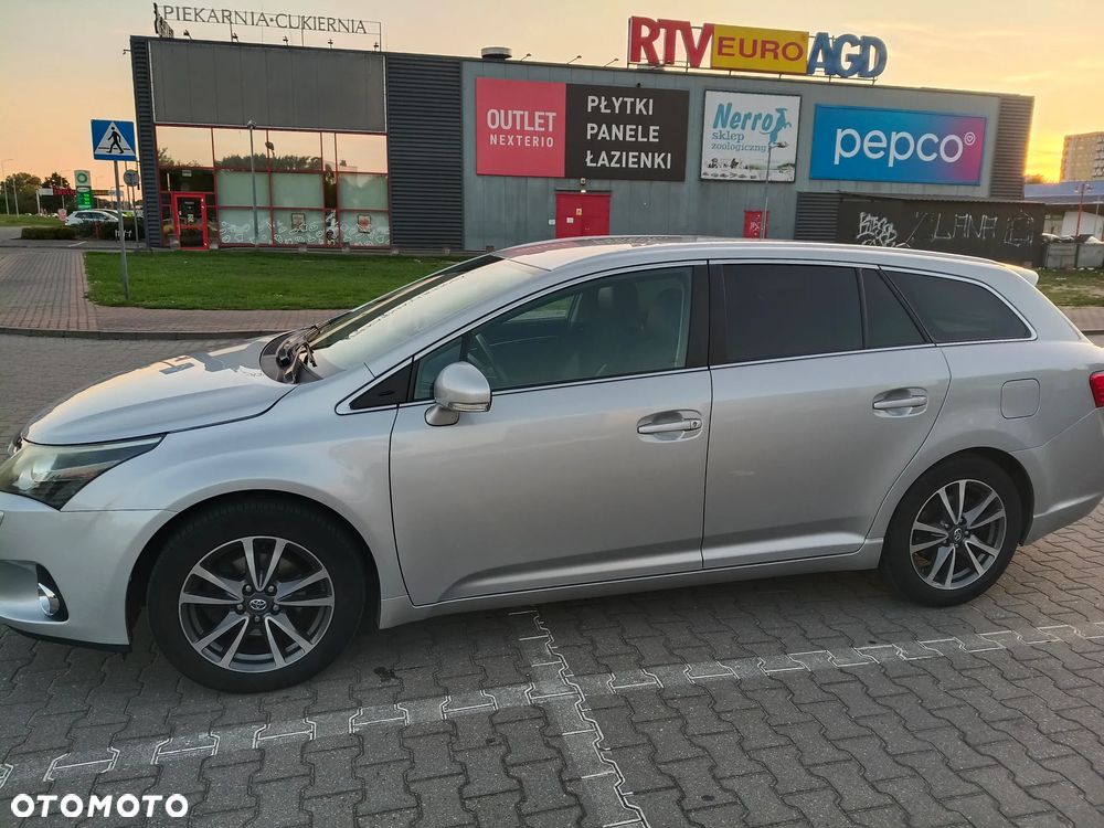 Toyota Avensis 1.8 Premium - 4