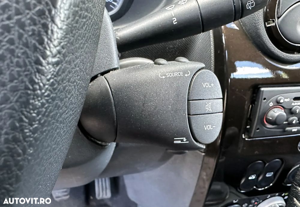 Dacia Duster 1.6 16V 4x4 Laureate - 27