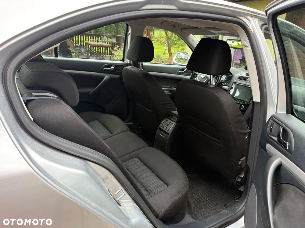 Skoda Octavia 1.6 TDI Ambiente DSG - 8