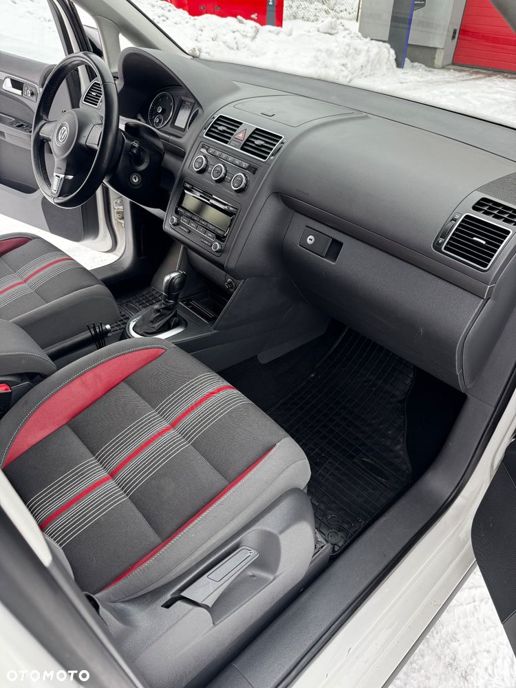 Volkswagen Touran 2.0 TDI DPF BlueMotion Technology DSG Highline - 9