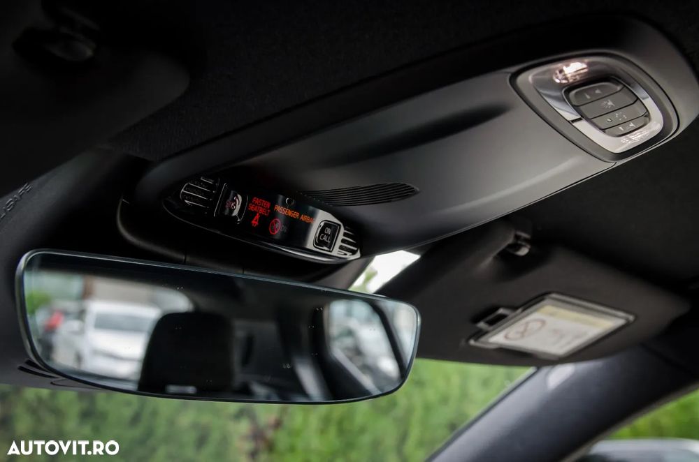 Volvo XC 40 D4 AWD Geartronic R-Design - 26