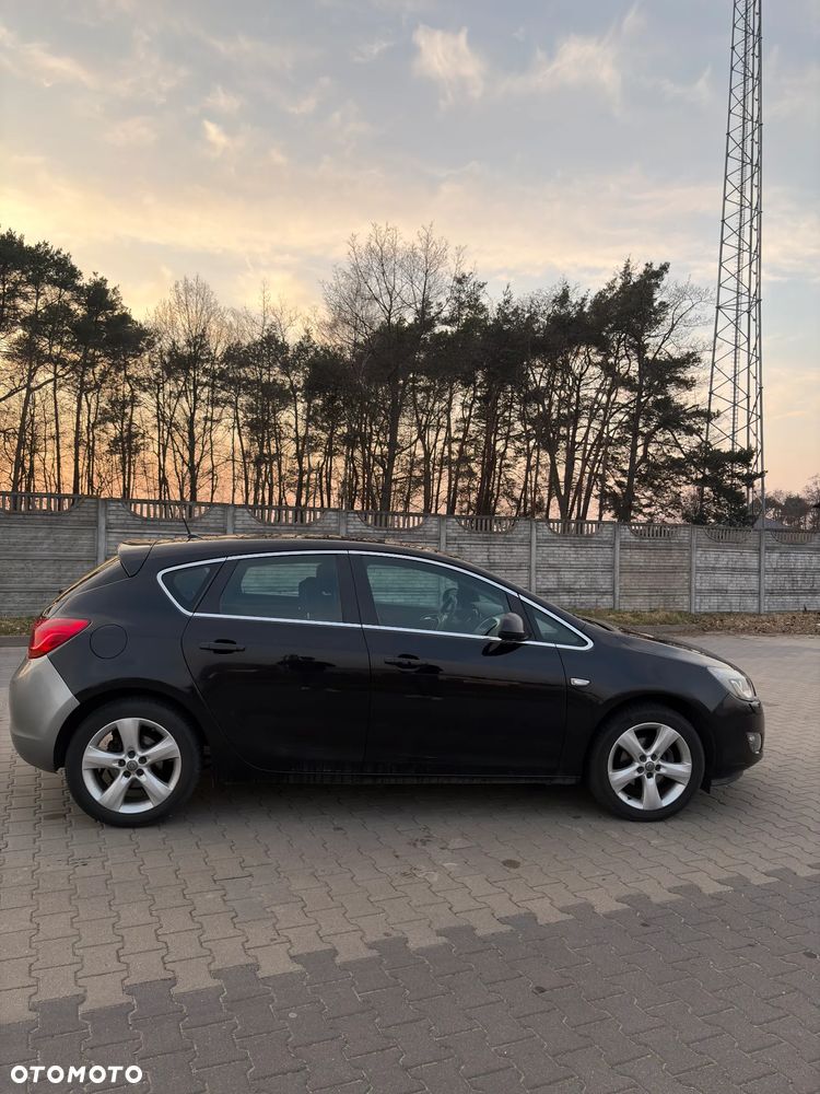 Opel Astra 1.4 T Cosmo - 4