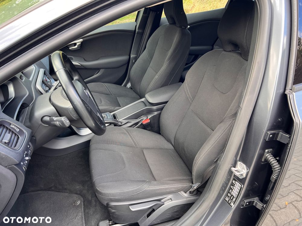 Volvo V40 D2 Kinetic - 23