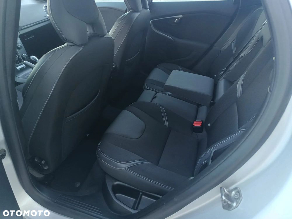 Volvo V40 D4 Drive-E Momentum - 20