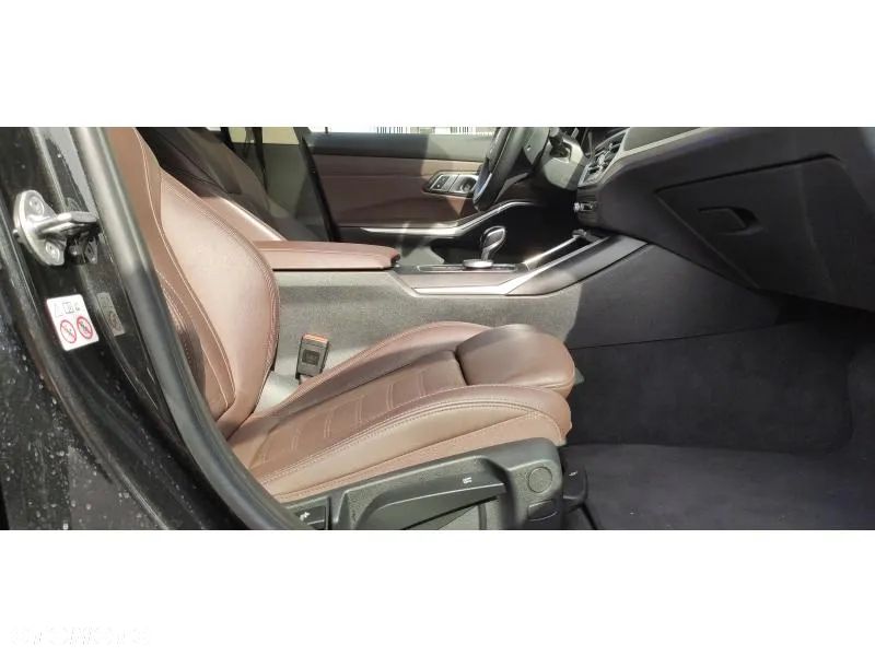 BMW Seria 3 320d Luxury Line - 9