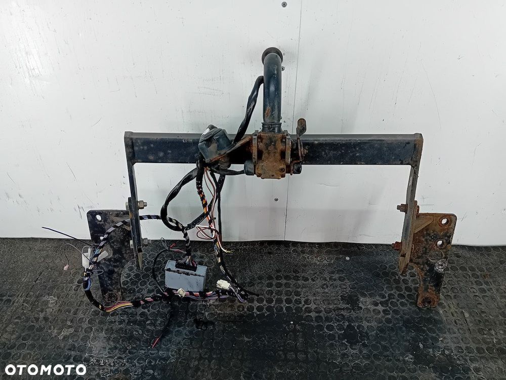 HAK HOLOWNICZY TOYOTA AVENSIS III T27 KOMBI - 1