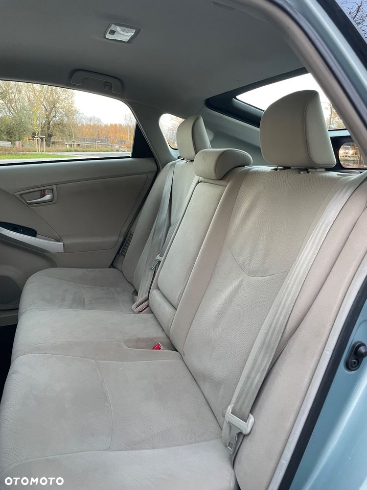 Toyota Prius (Hybrid) Executive - 18