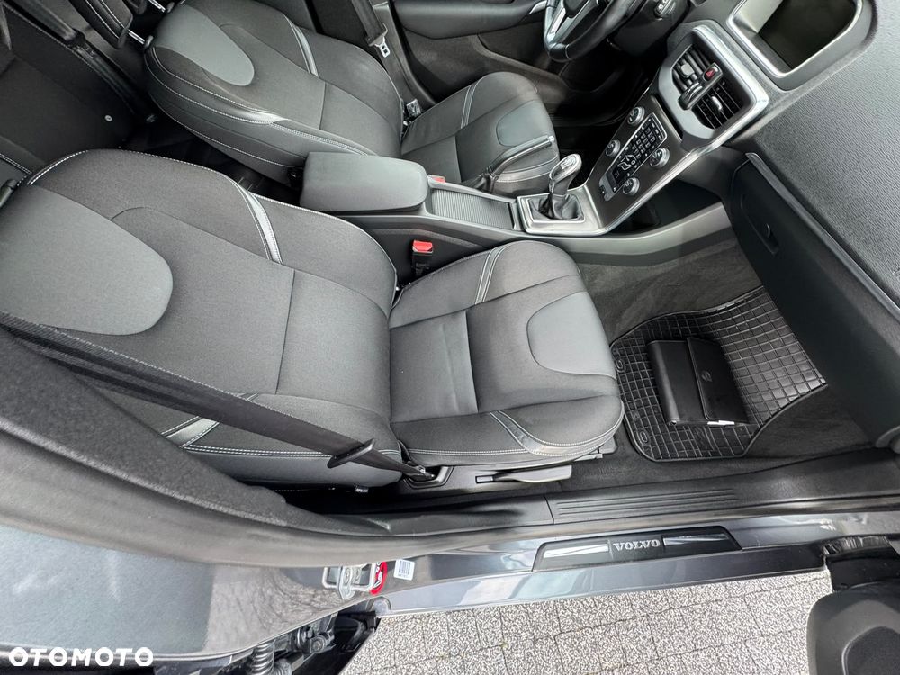 Volvo V40 T3 Momentum - 24