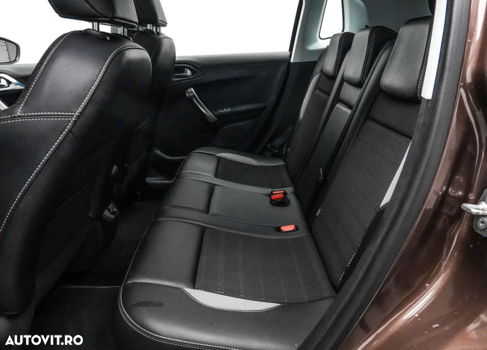 Peugeot 2008 1.2 PureTech Turbo Allure - 16