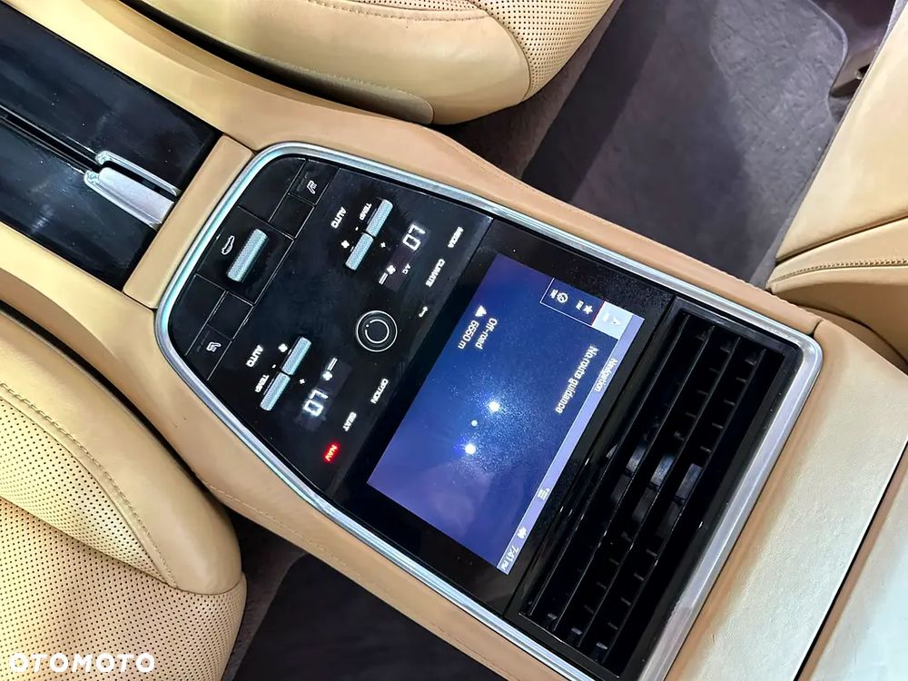 Porsche Panamera 4S - 14