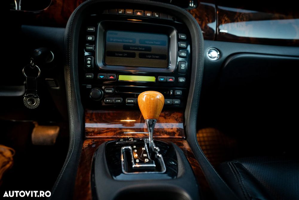 Jaguar XJ XJ8 4.2 V8 Executive Aut - 33