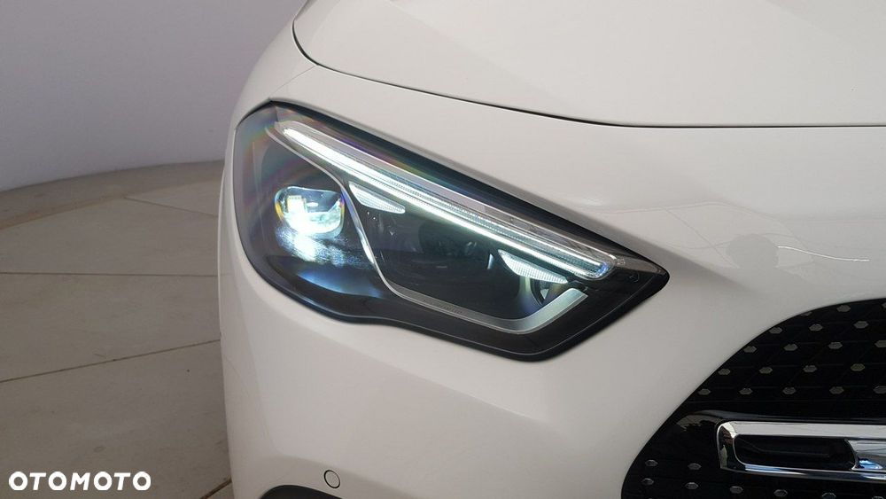 Mercedes-Benz GLA - 11