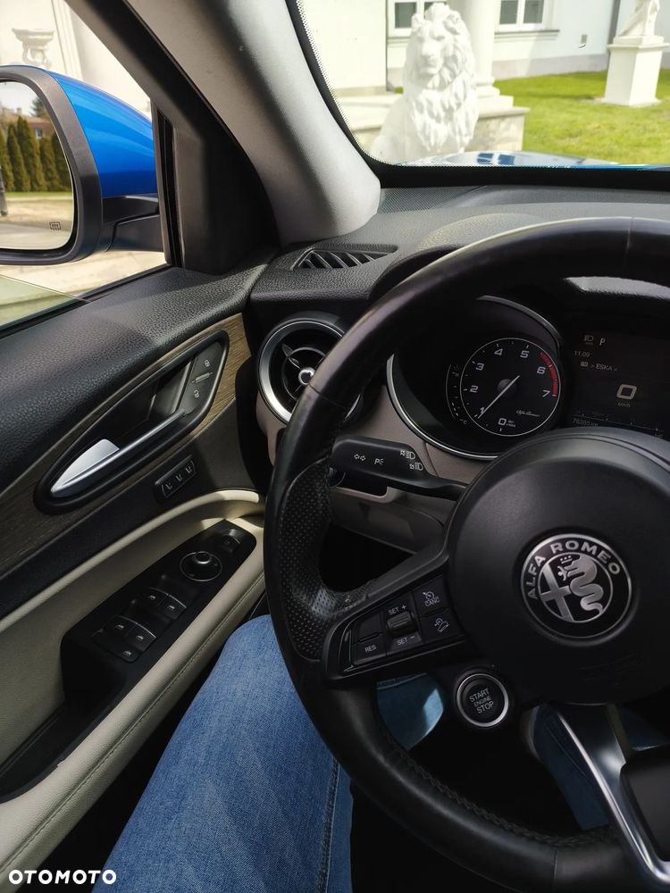 Alfa Romeo Stelvio 2.0 Turbo 16V AT8-Q4 Veloce Ti - 28