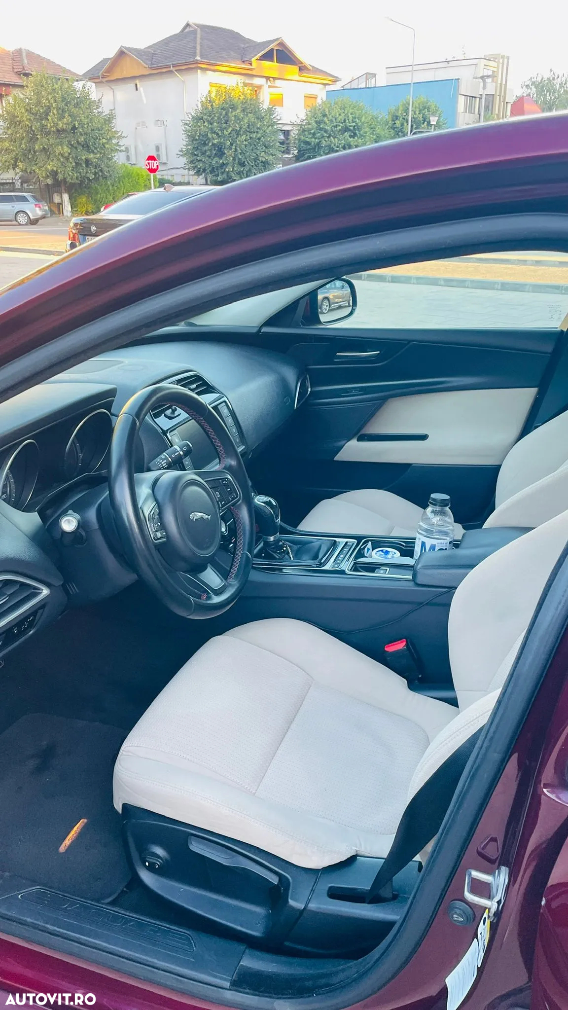 Jaguar XE 2.0 Portfolio - 7