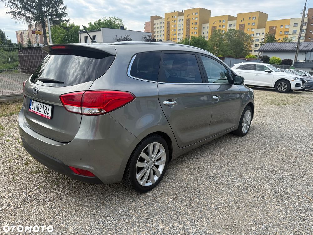 Kia Carens - 5