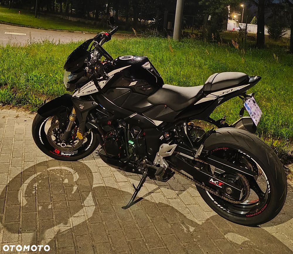 Suzuki GSR - 7