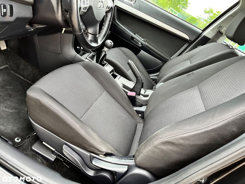 Mitsubishi Lancer 1.8 Intense - 17