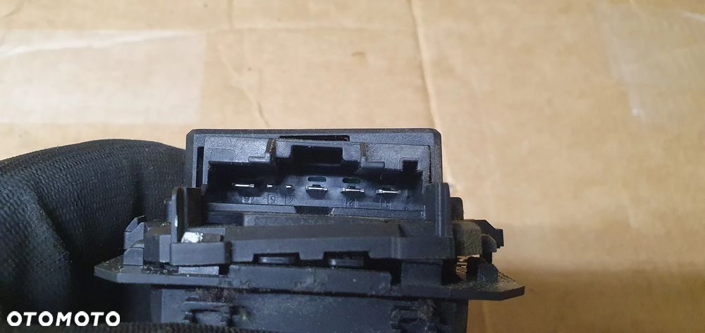 Rezystor opornik dmuchawy Opel Vivaro B Trafic III T1031332X-A - 3