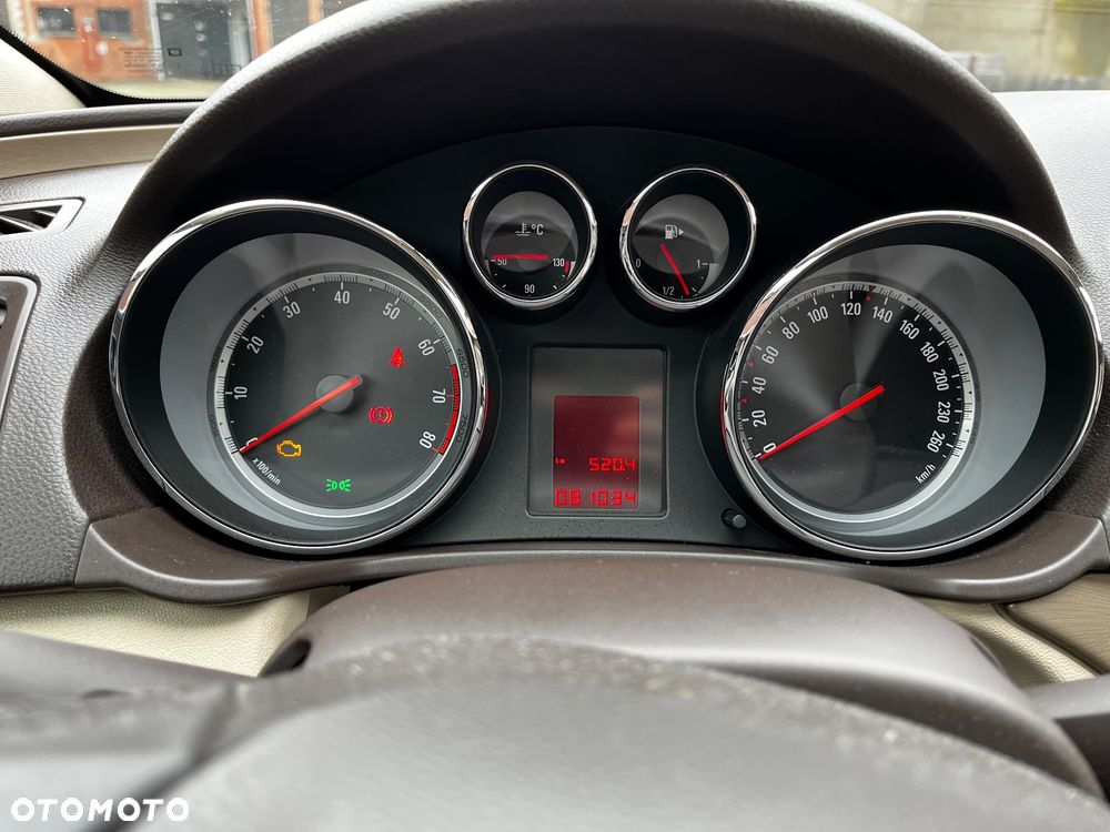 Opel Insignia 1.8 - 10