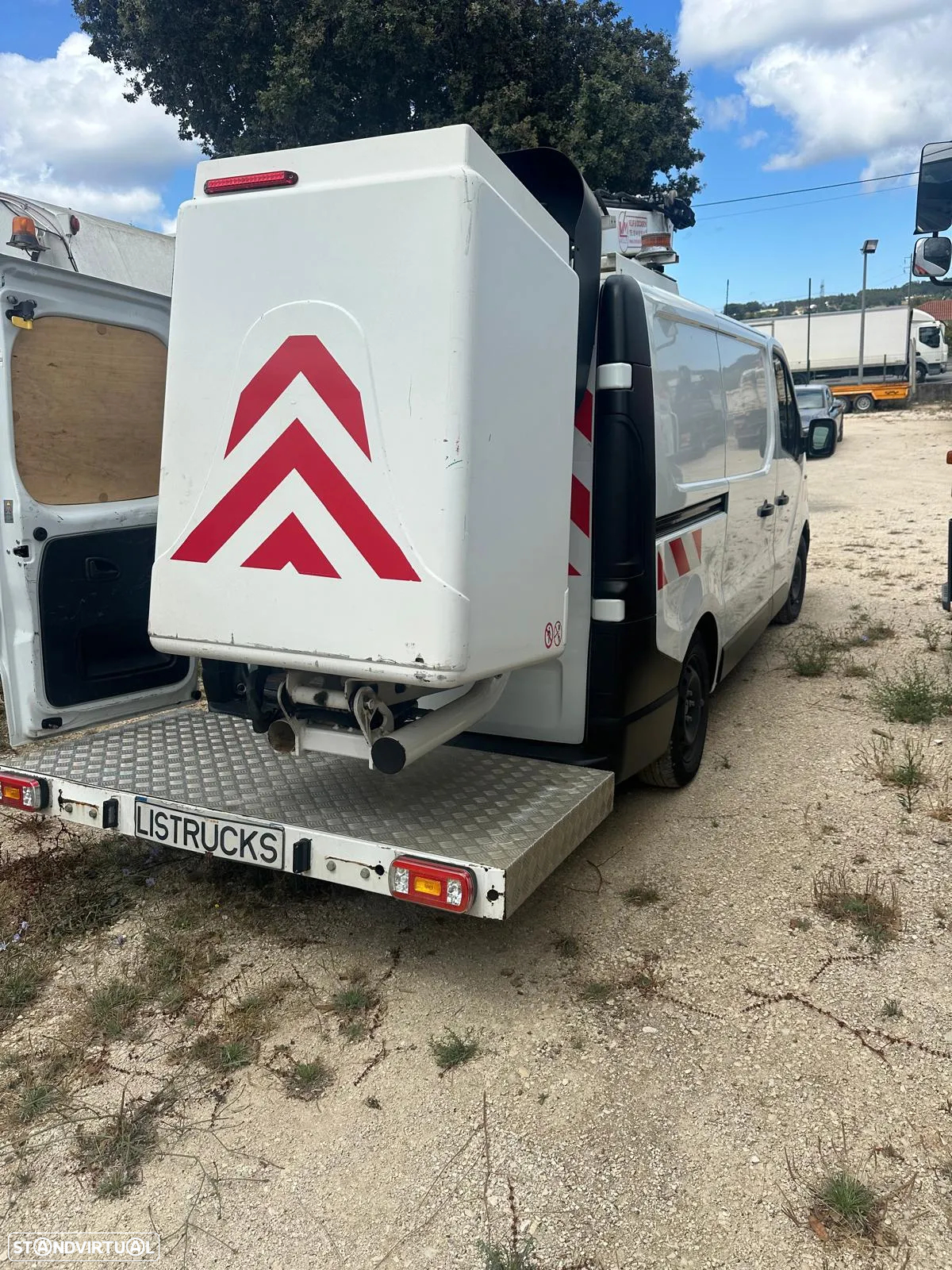 Renault Trafic com CESTO ELEVATORIO 10 metros - 8