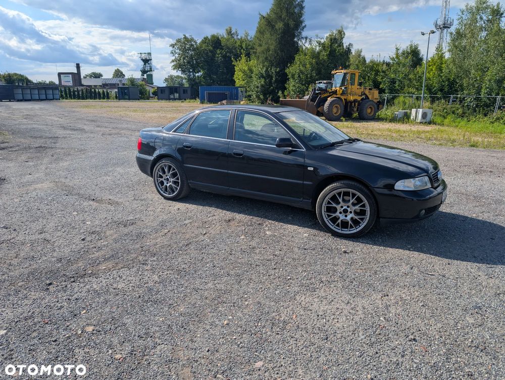 Audi A4 Limousine 2.4 - 8