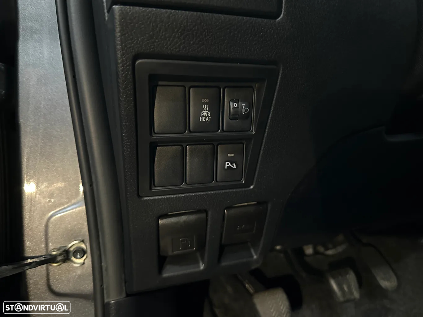 Toyota Hilux 2.4 D-4D 2WD CD Tracker - 32