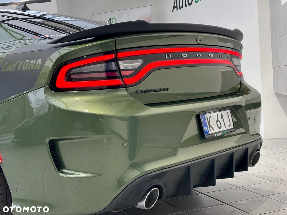 Dodge Charger 6.4 Scat Pack - 8