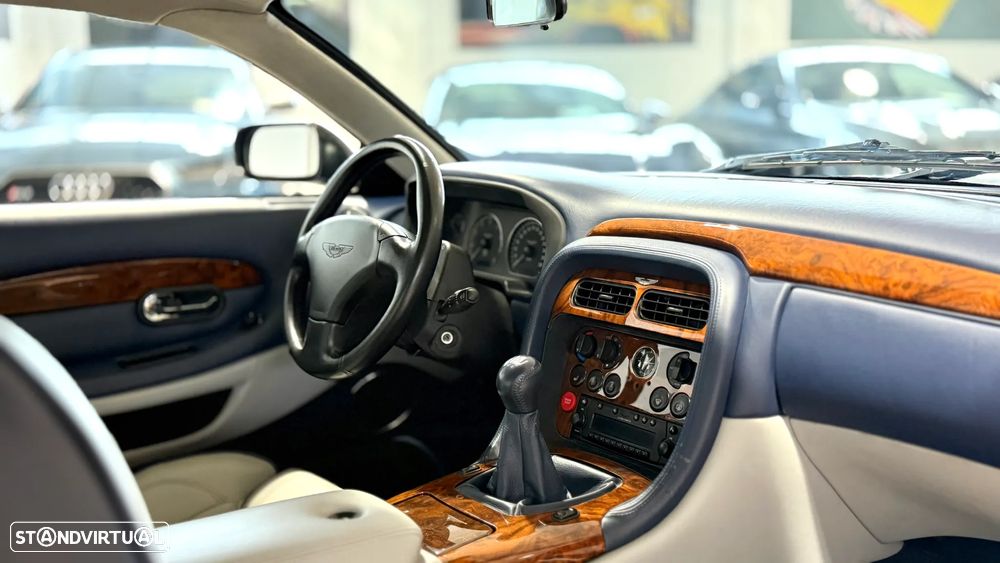 Aston Martin DB7 Vantage Coupé V12 - 16