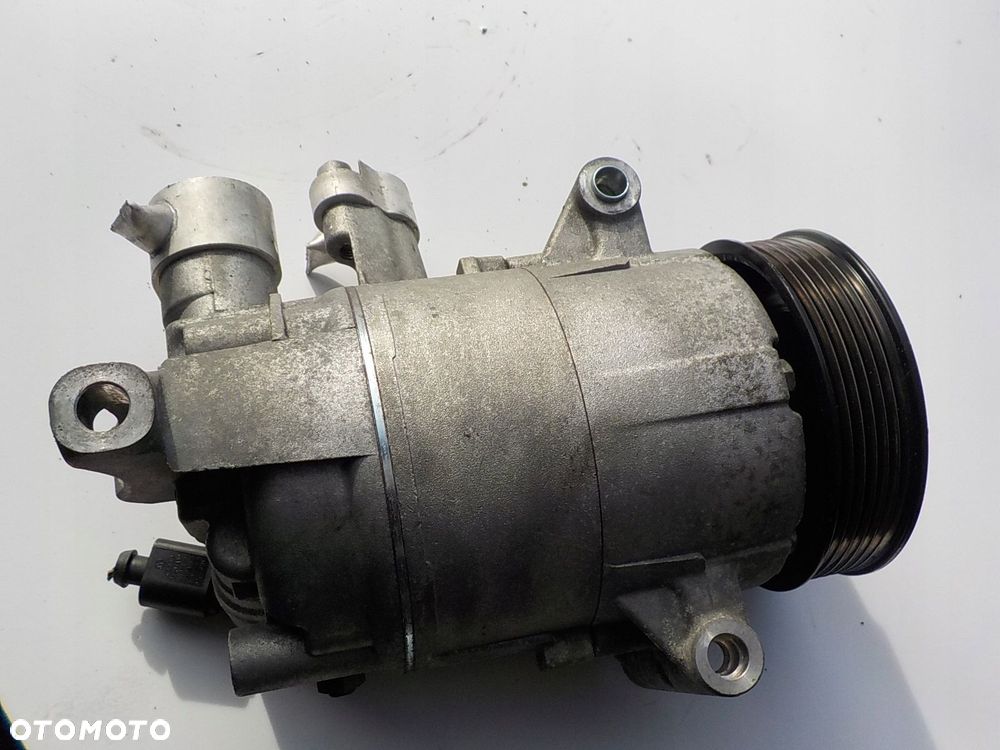 VOLKSWAGEN PASSAT B7 2.0 TDI SPRĘŻARKA POMPA KLIMATYZACJI 5K0820803A - 2