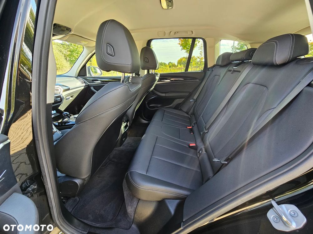 BMW X3 xDrive20d mHEV - 17