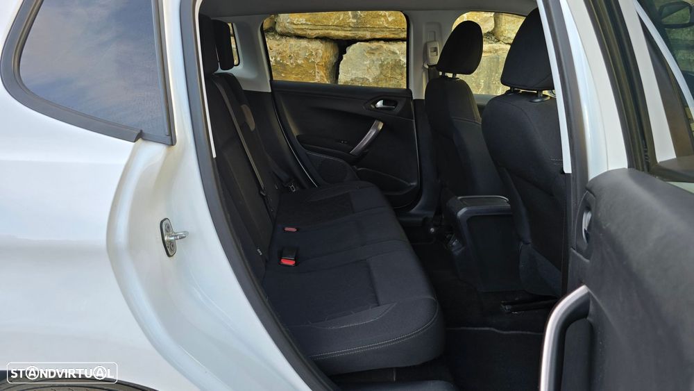 Peugeot 2008 1.6 BlueHDi Style - 23