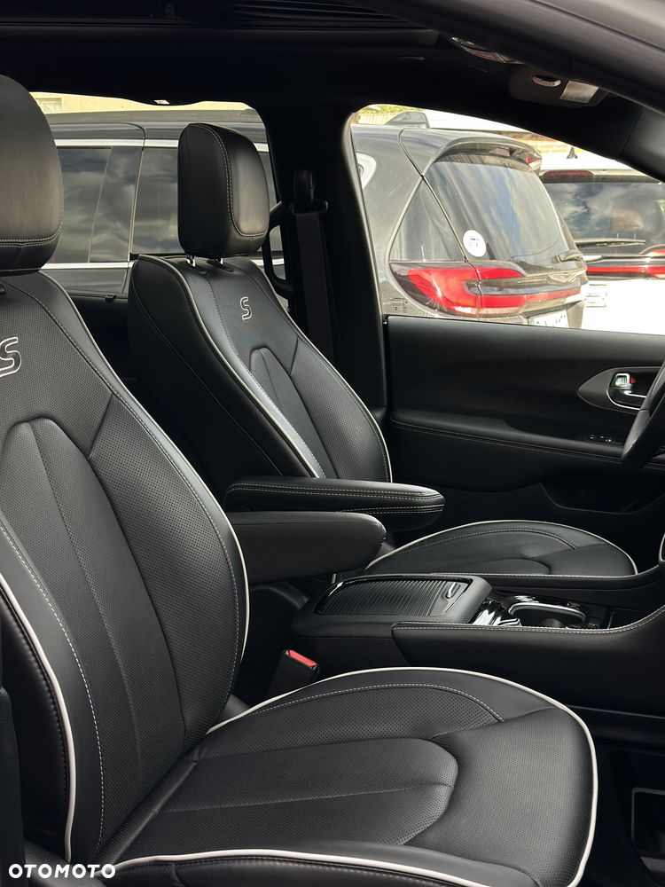 Chrysler Pacifica - 33