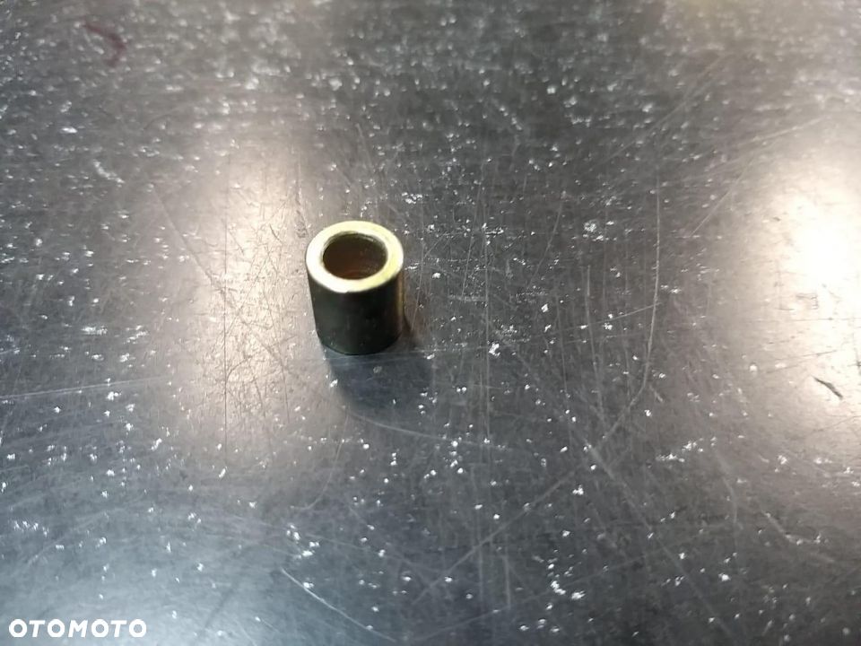 Tulejka metalowa dystansowa  Mechanizmu zmiany biegów VW T4 Transporter / Caravelle / Multivan  96- - 1