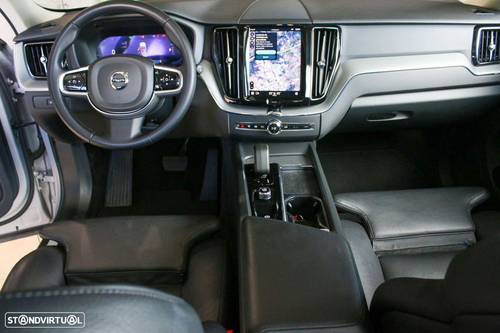 Volvo XC 60 2.0 T6 PHEV Plus Dark AWD — fotografia 10