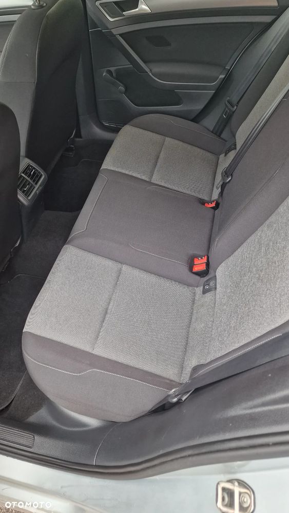 Volkswagen Golf - 10