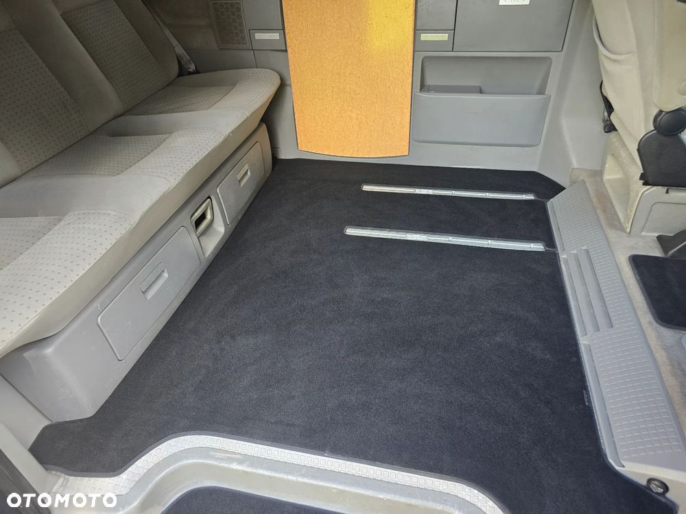 Volkswagen Multivan - 8