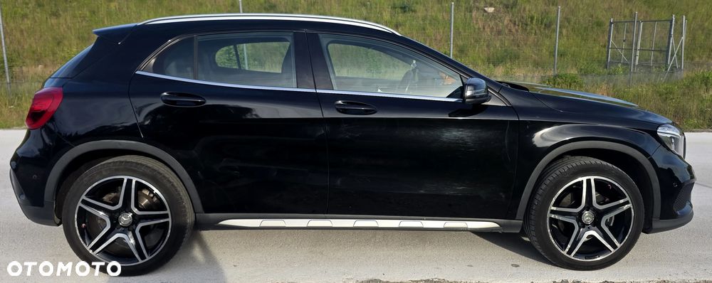 Mercedes-Benz GLA 250 4Matic 7G-DCT AMG Line - 10