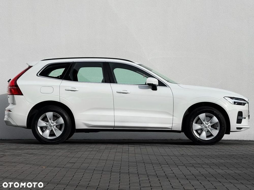 Volvo XC 60 B4 B Momentum Pro - 24