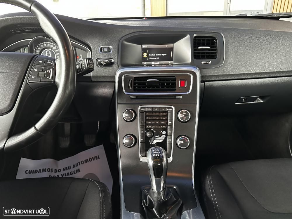 Volvo V60 2.0 D2 Momentum - 26