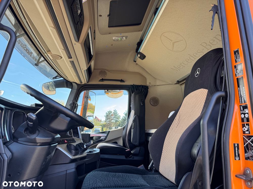 Mercedes-Benz Actros - 26