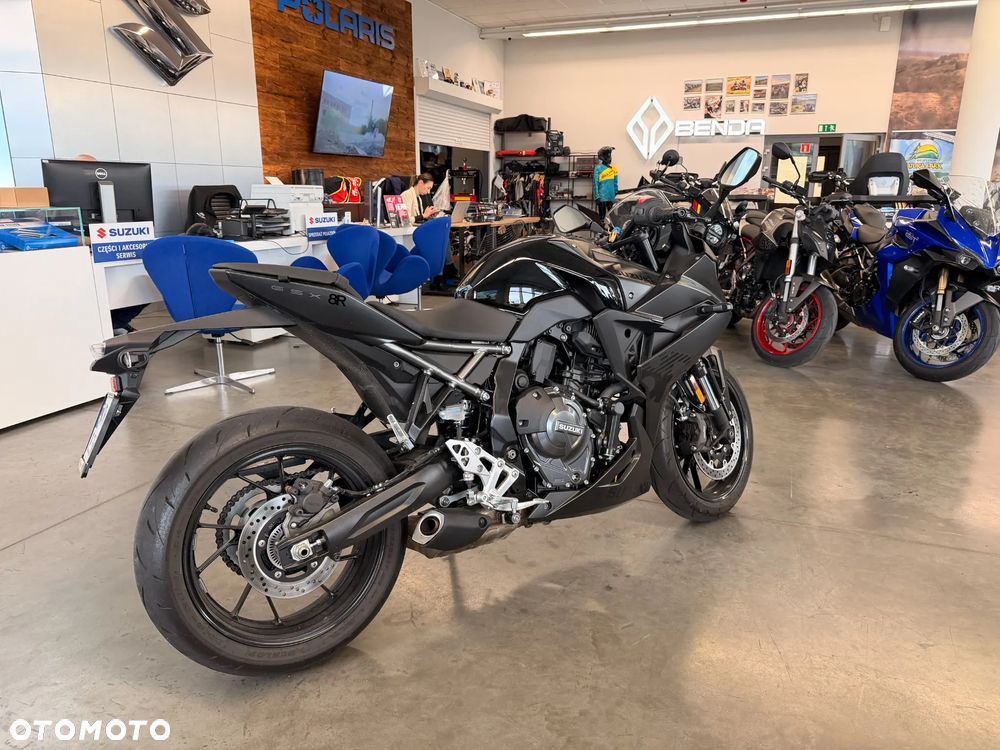 Suzuki GSX - 6