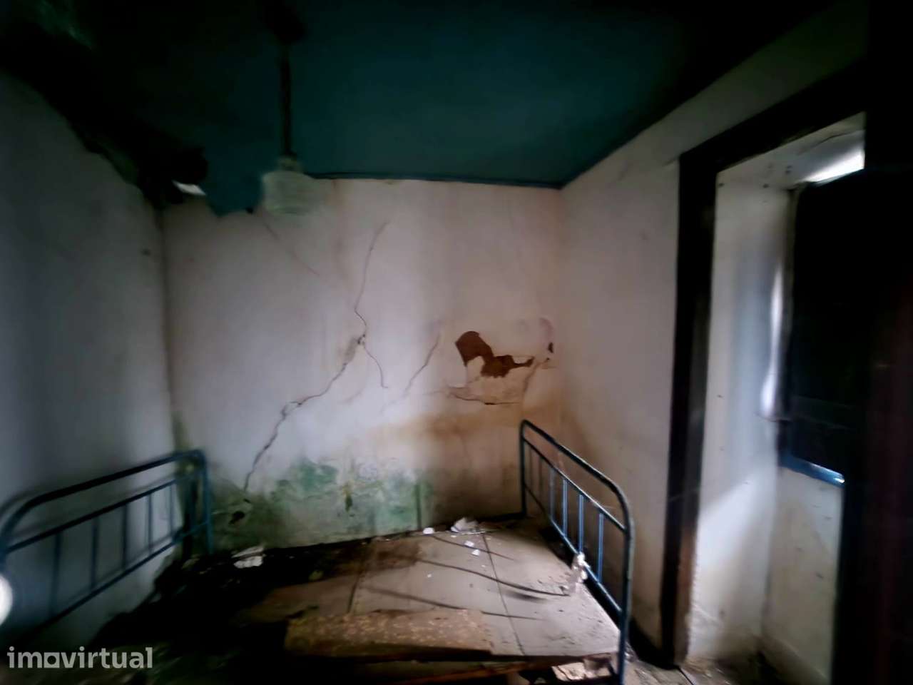 Moradia em Lobeiros, com anexos e terreno - Grande imagem: 5/17