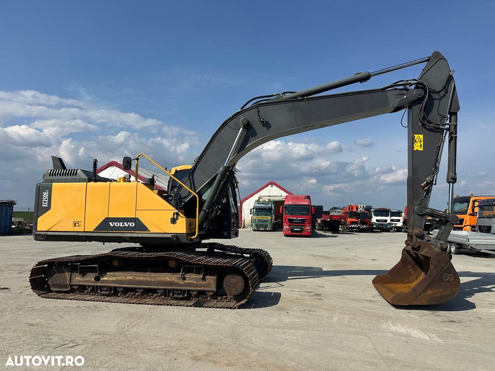 Volvo EC 250 EL - 14
