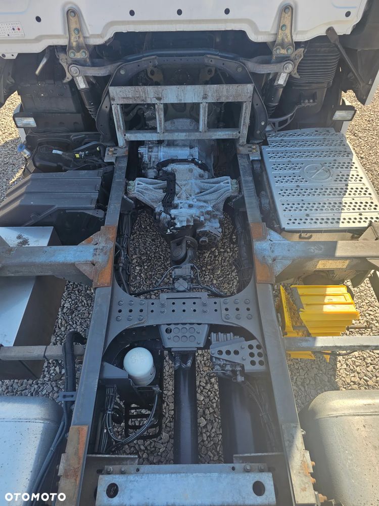 Mercedes-Benz Actros - 26