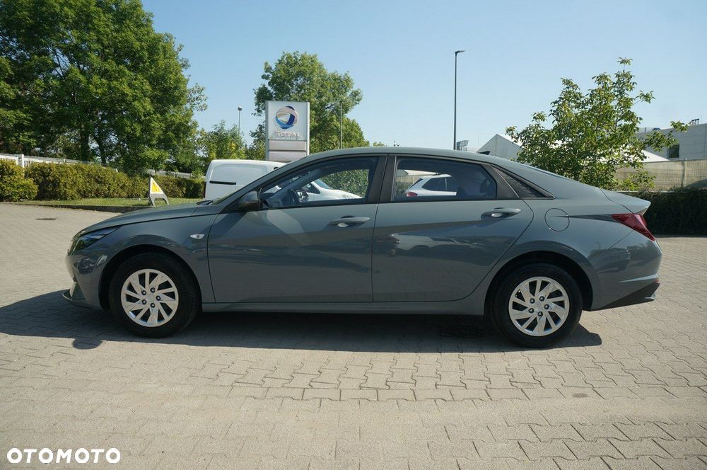 Hyundai Elantra - 9