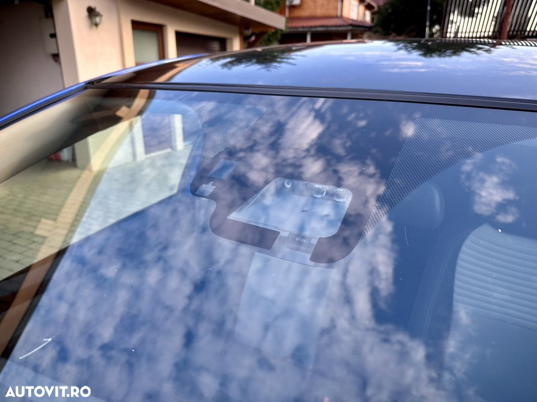 Toyota Yaris 1.5 VVT-i HSD Bi-Tone B&B (Albastru&Negru) - 21