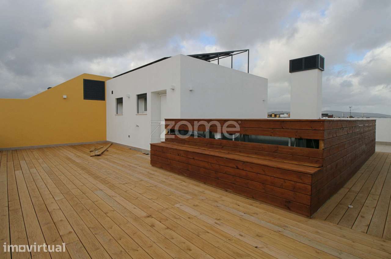 Apartamento T3 Duplex novo com terraço e piscina na Urb. do Infantado - Grande imagem: 2/27
