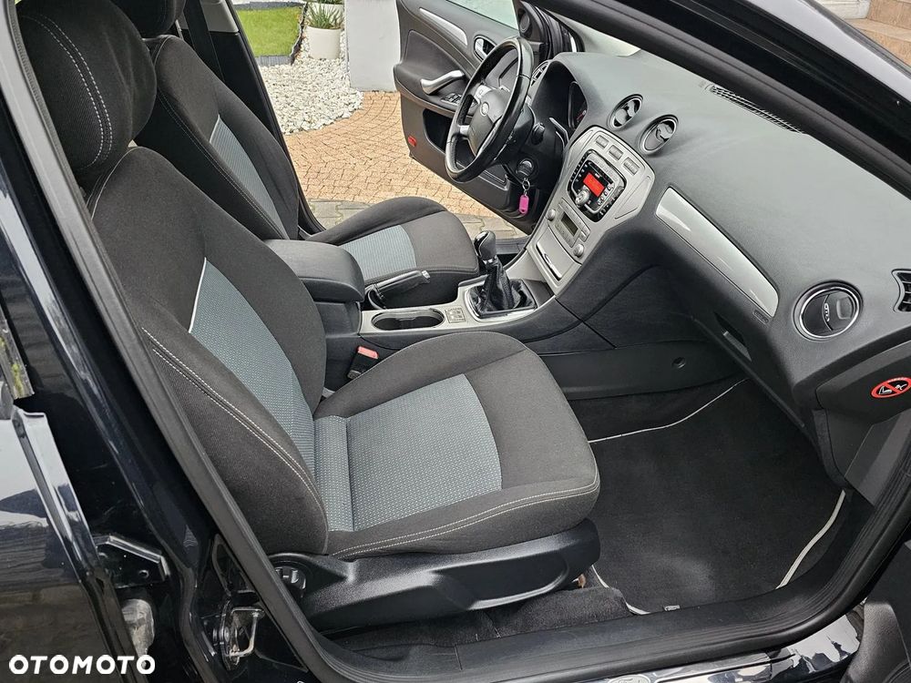 Ford Mondeo SW 2.0 Titanium - 13