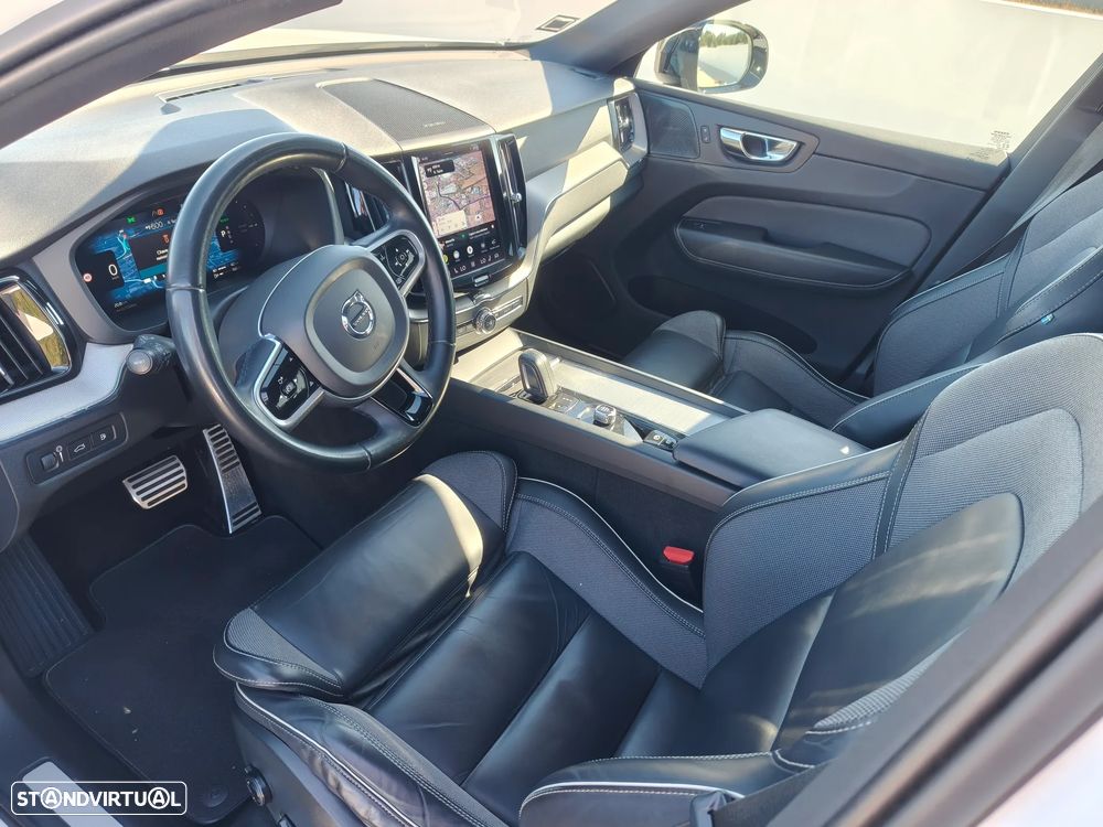 Volvo XC 60 2.0 T6 PHEV R-Design AWD - 12
