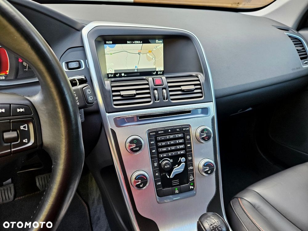 Volvo XC 60 D4 AWD Ocean Race - 25